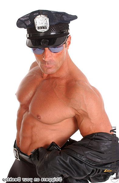16P Muscular guy in police uniform posing
