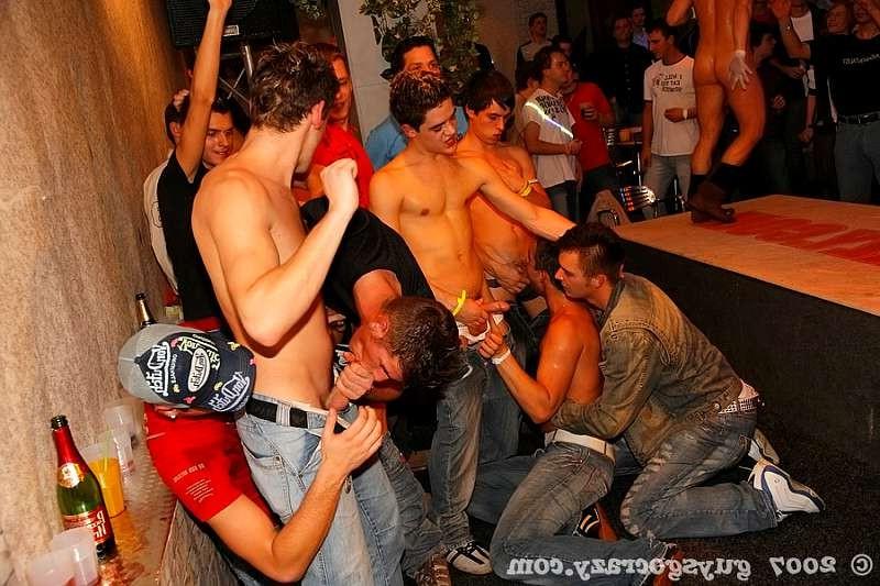 20P At an orgy gays balls become pressure cookers