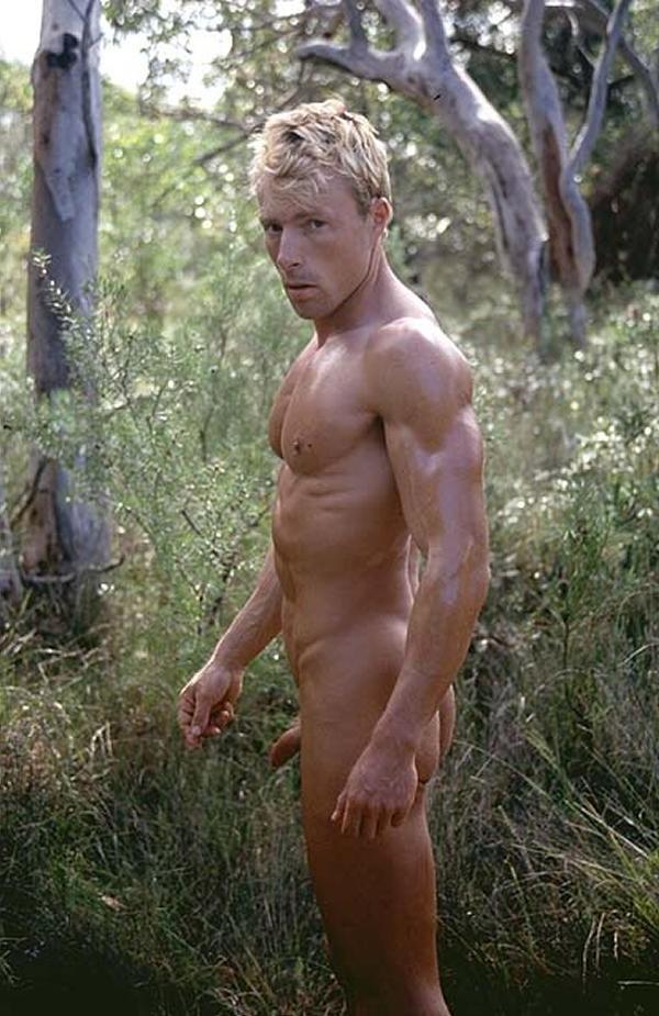 15P Mature stud poses naked
