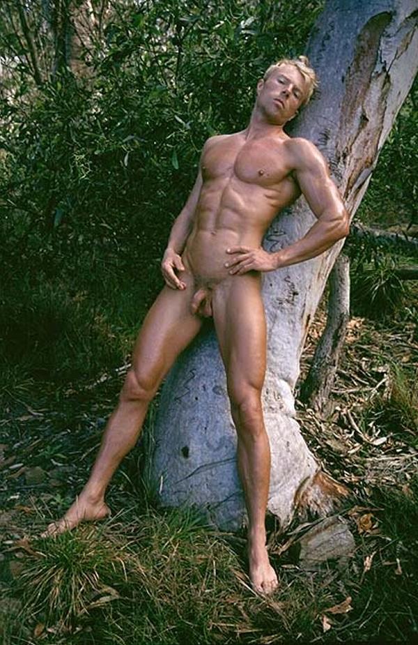 15P Mature stud poses naked