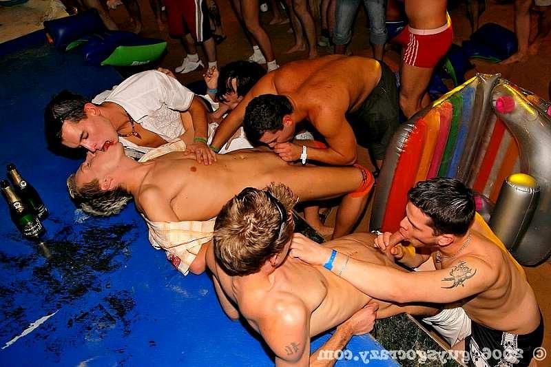20P Group of innocent studs warming eachother up under the shower