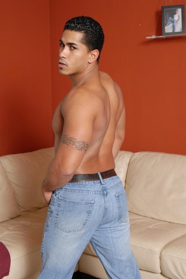 18P Stud yanks his big cock