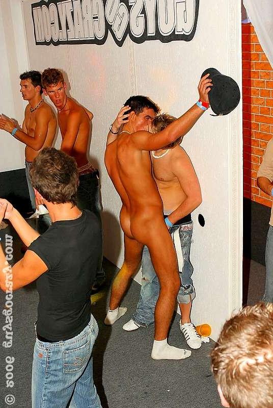 20P Decent looking student gets his ass boned at a pub