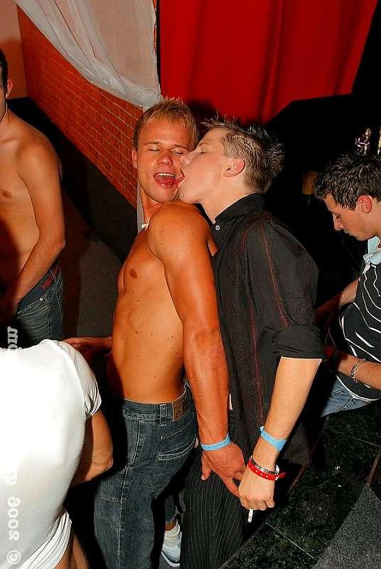 20P Decent looking student gets his ass boned at a pub