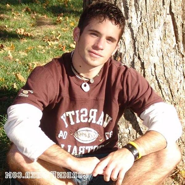 15P Sexy naked college stud