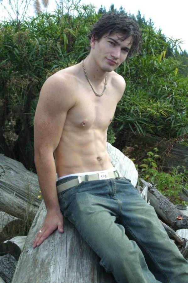 15P Sexy naked college stud