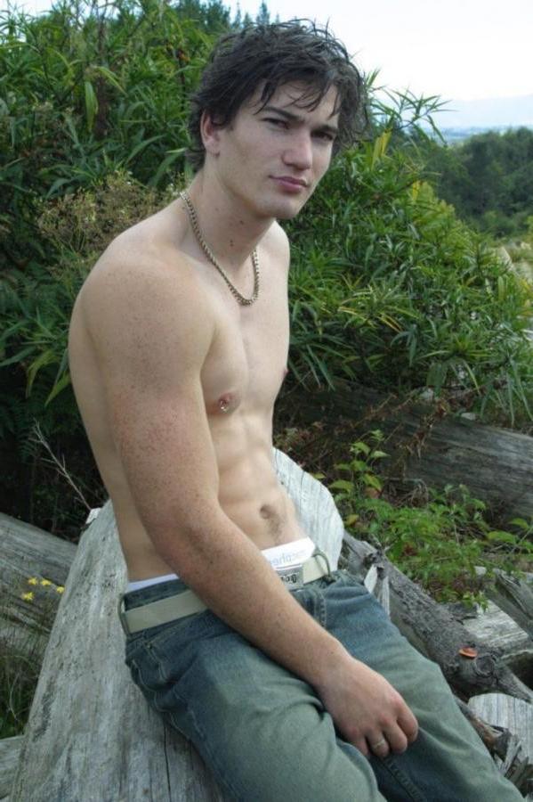 15P Sexy naked college stud