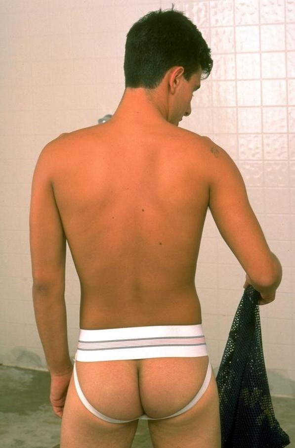 15P Amateur naked college stud