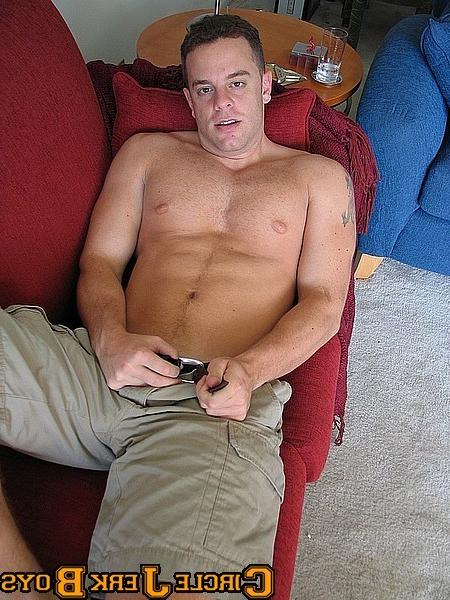 14P Stud in cargo shorts