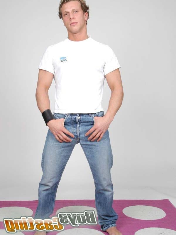 15P Blonde stud with rock hard chest takes off his shirt