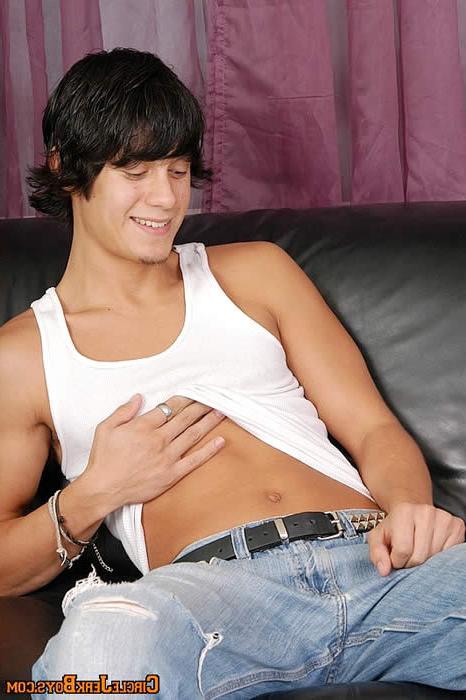 15P Amateur stud undressing and posing