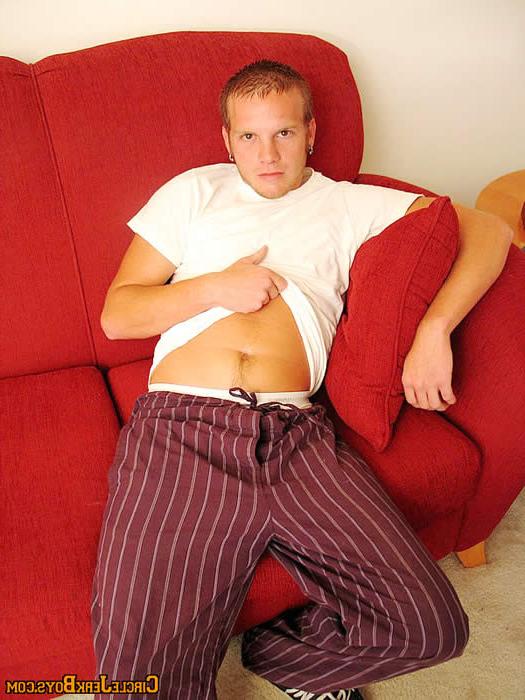 15P Amateur stud undressing in living room