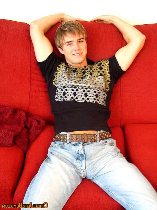 15P Good looking stud undressing