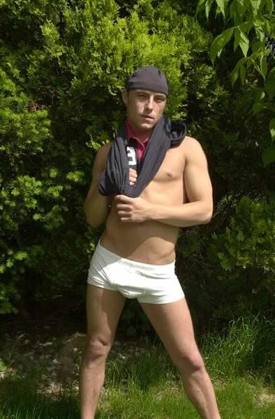 13P Hot amateur stud stripping outdoors