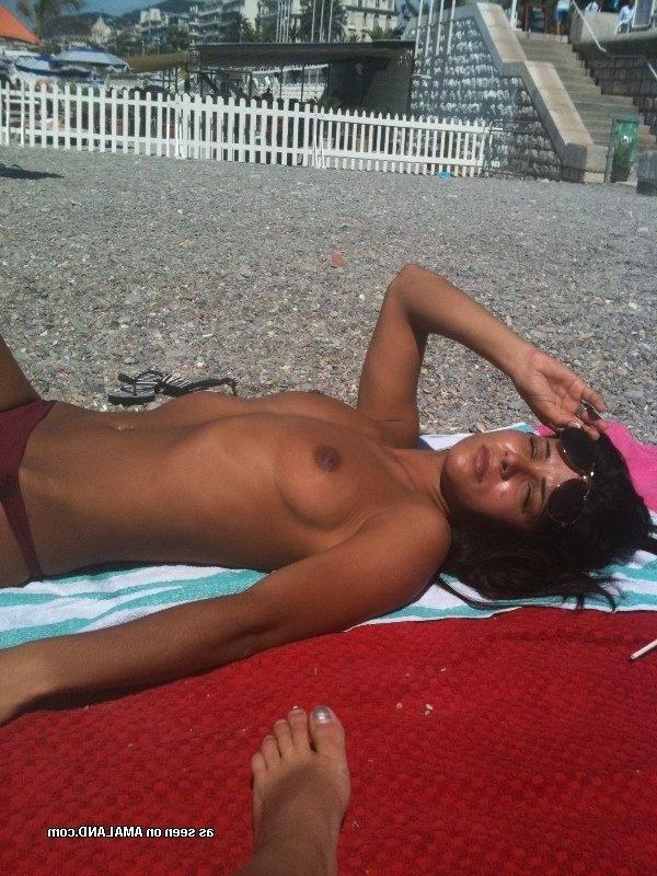 14P Collection of a kinky Latina chick sunbathing topless