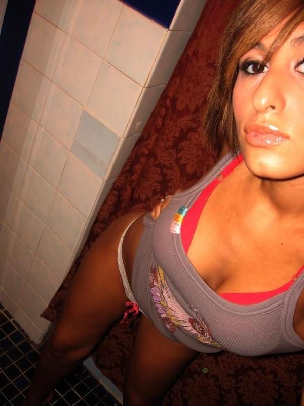 15P Naked for her boyfriend