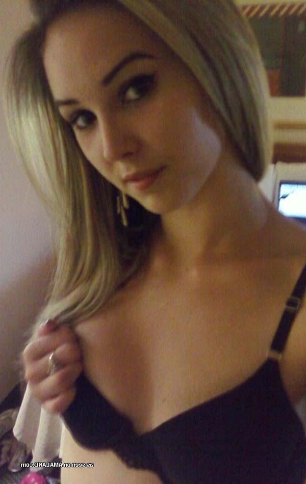 15P Naked for her boyfriend