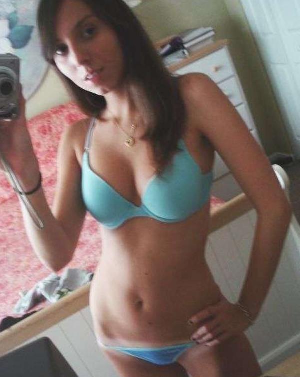 15P Naked for her boyfriend