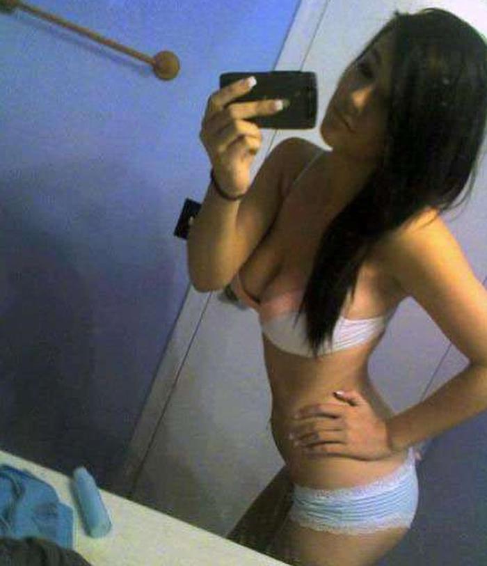 15P Naked for her boyfriend
