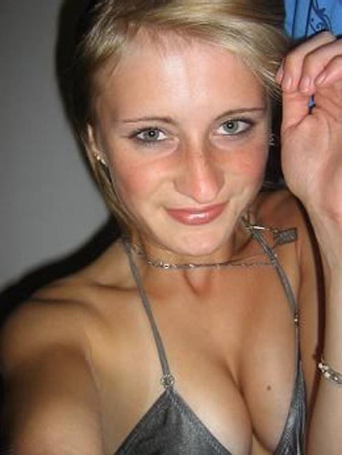 15P Naked for her boyfriend
