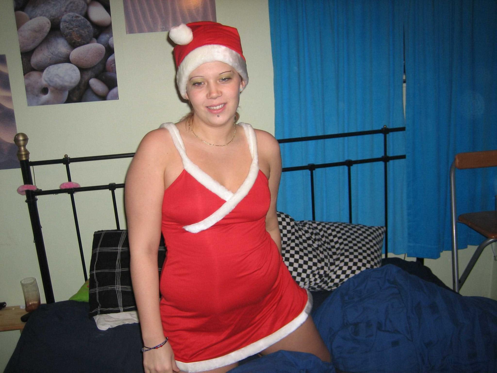 16P Plump chicks show off their nude bodies