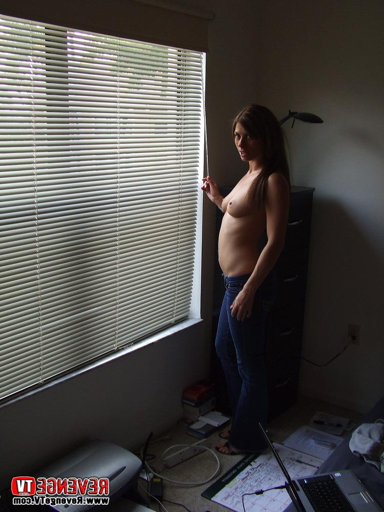 14P Ex Girlfriend Lilly has her naked pics submitted by her boyfriend