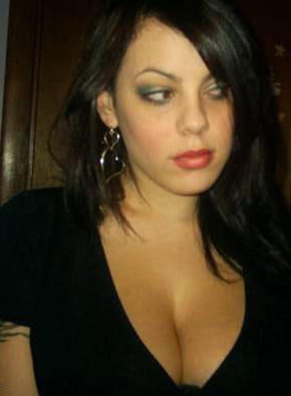 16P Photos of amateur chicks who love their large breasts