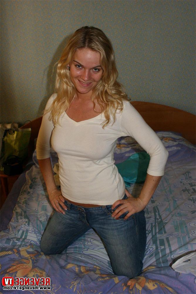 14P Busty Teen Annas Ex Boyfriend sends in her naked pics