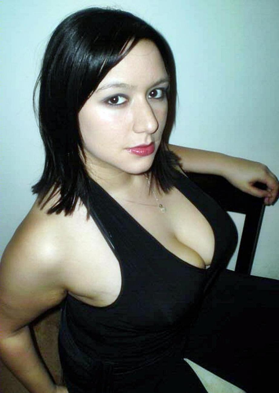 16P Photos of a gorgeous GF with an amazing pair of tits