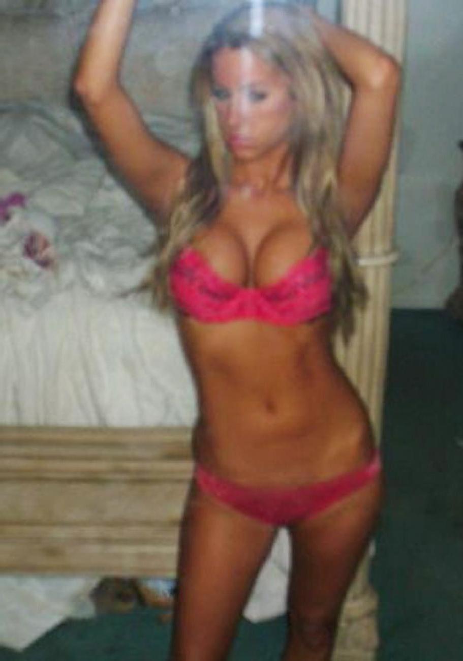 16P Pictures of a pretty babe with nice huge breasts