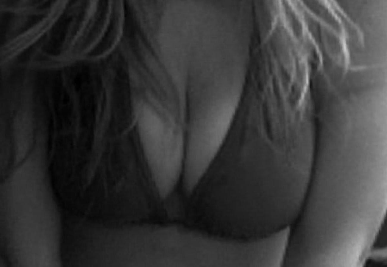 15P Collection of various photos of GFs displaying their big boobs