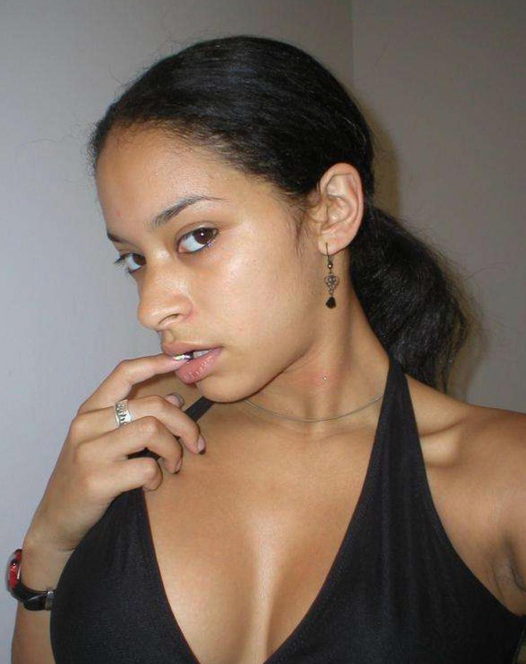 15P Pictures of three big-tittied girlfriends