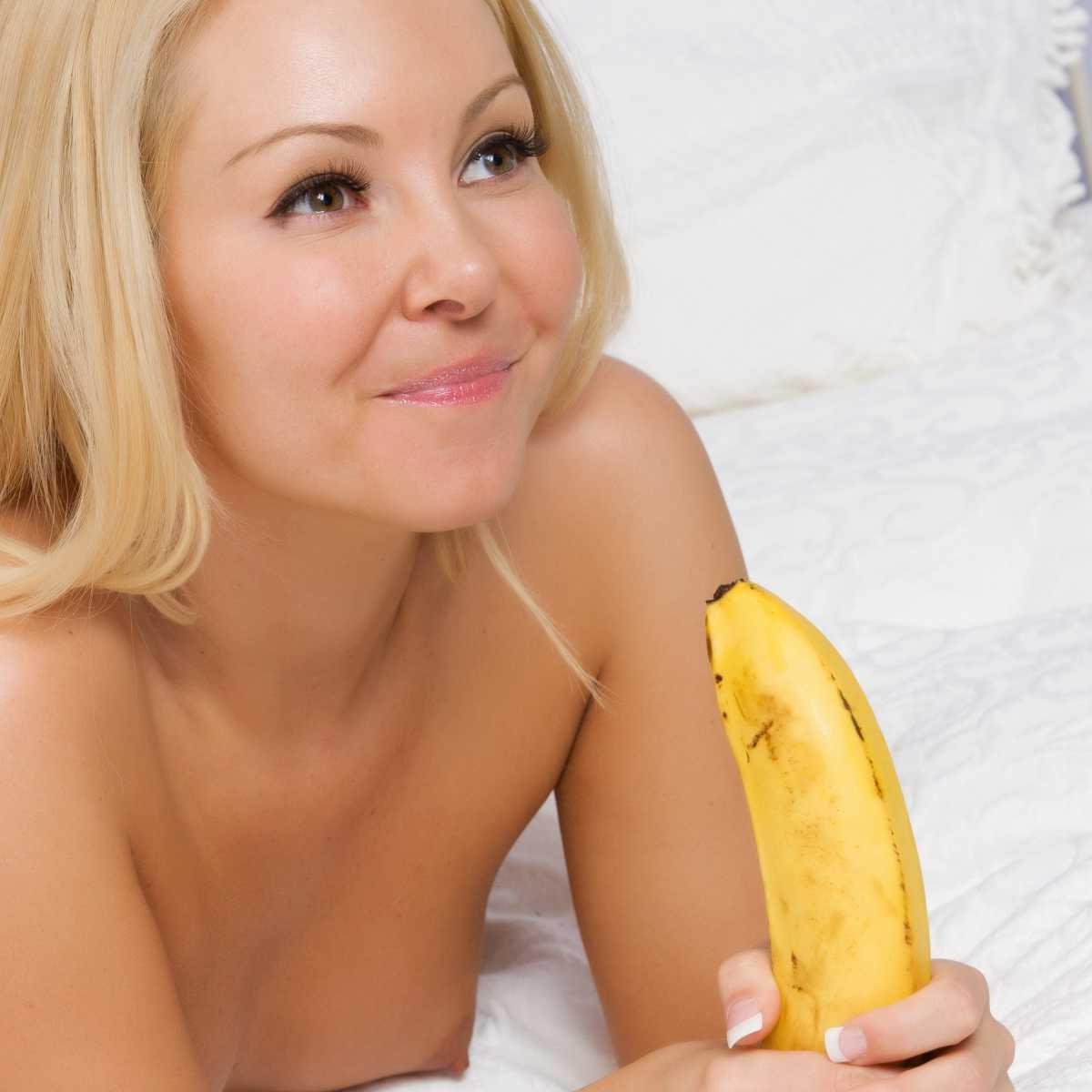 20P Aaliyah fucks a banana and she is loving every minute of it she fucked that bana