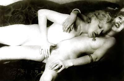 17P Vintage Lesbian Photos