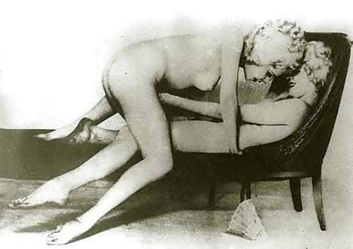 17P Vintage Lesbian Photos