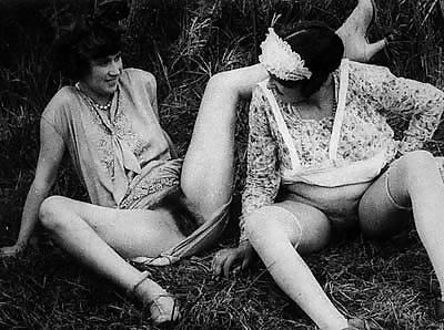 17P Vintage Lesbian Photos