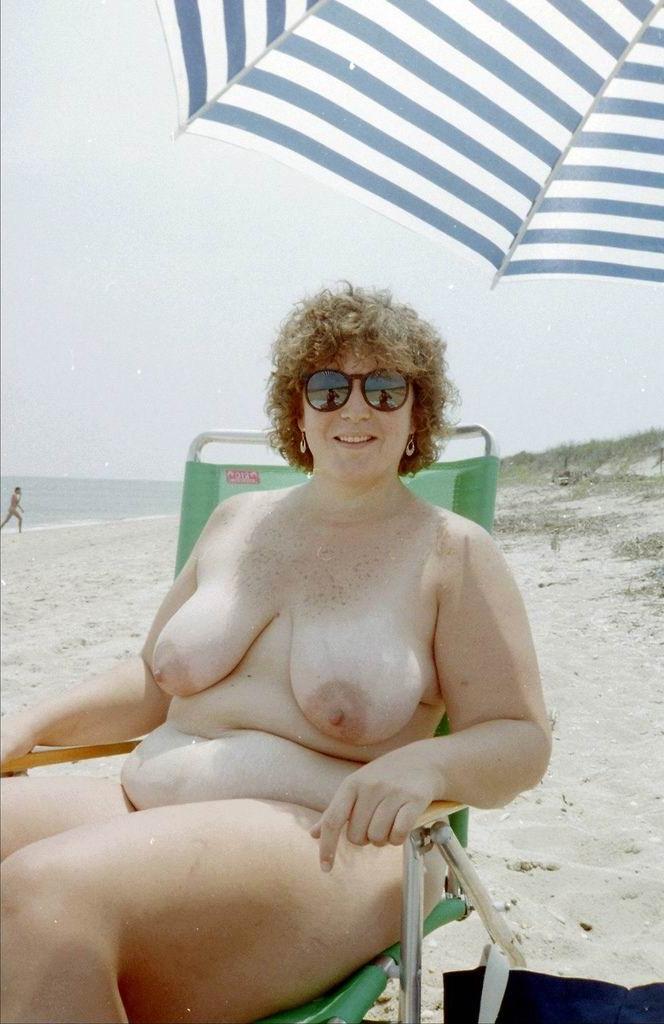14P Very old amateur women posing