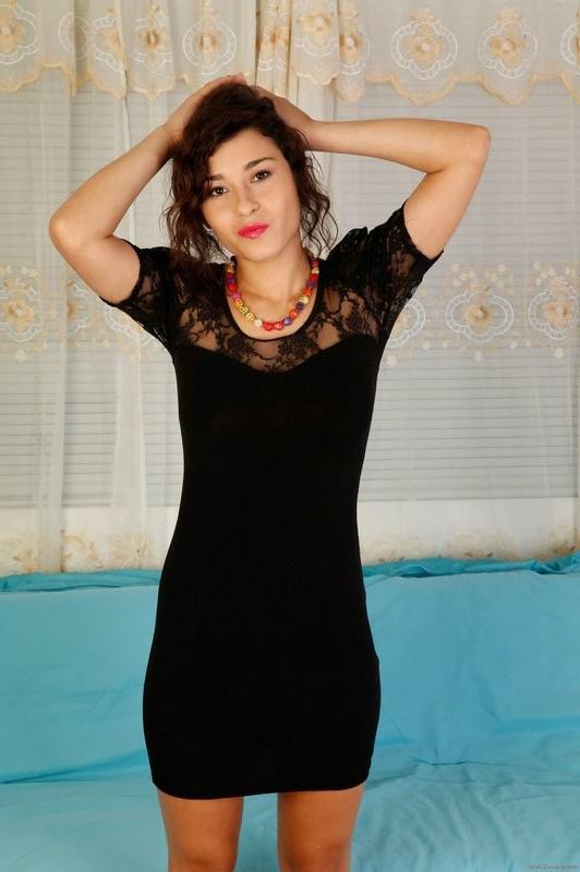 15P Raven Rockette is a sexy natural exotic babe