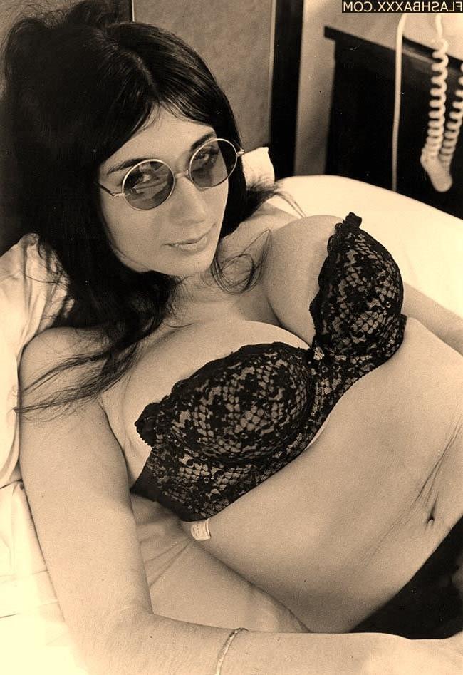 16P Retro hotties show off their extra big tits and nipples