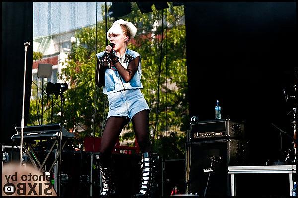 25P Hot and cute swedish singer