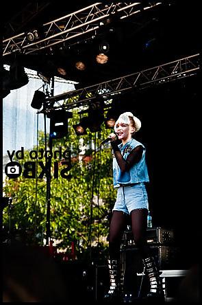 25P Hot and cute swedish singer