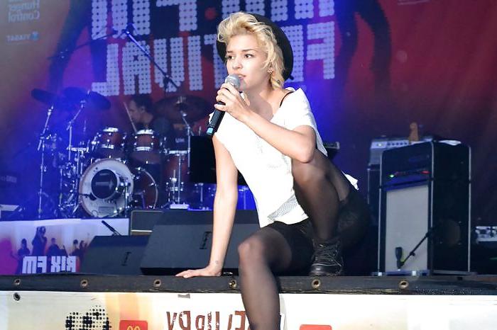 25P Hot and cute swedish singer