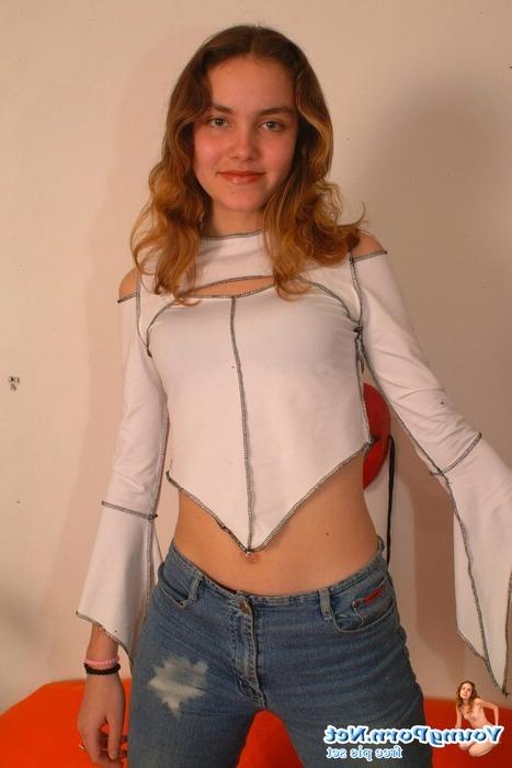 15P Innocent looking teen cutie shaving