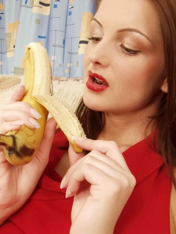 15P Sandra Shine gobbles a banana in her pantyhose