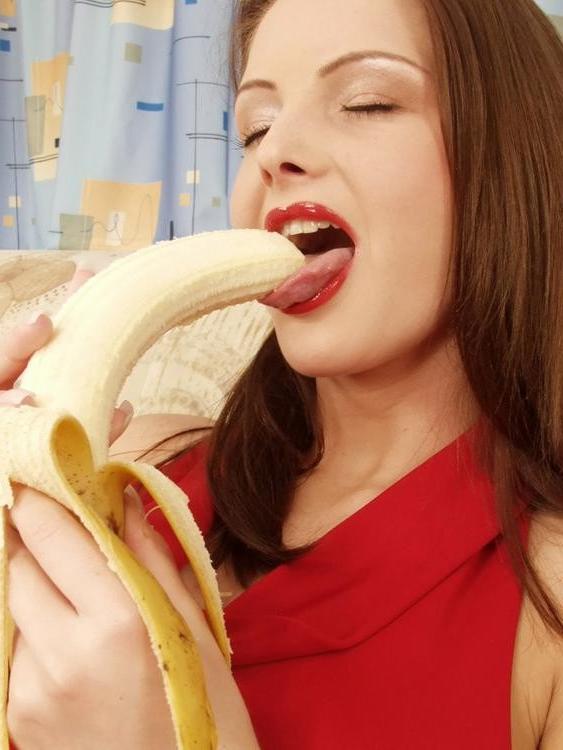 15P Sandra Shine gobbles a banana in her pantyhose