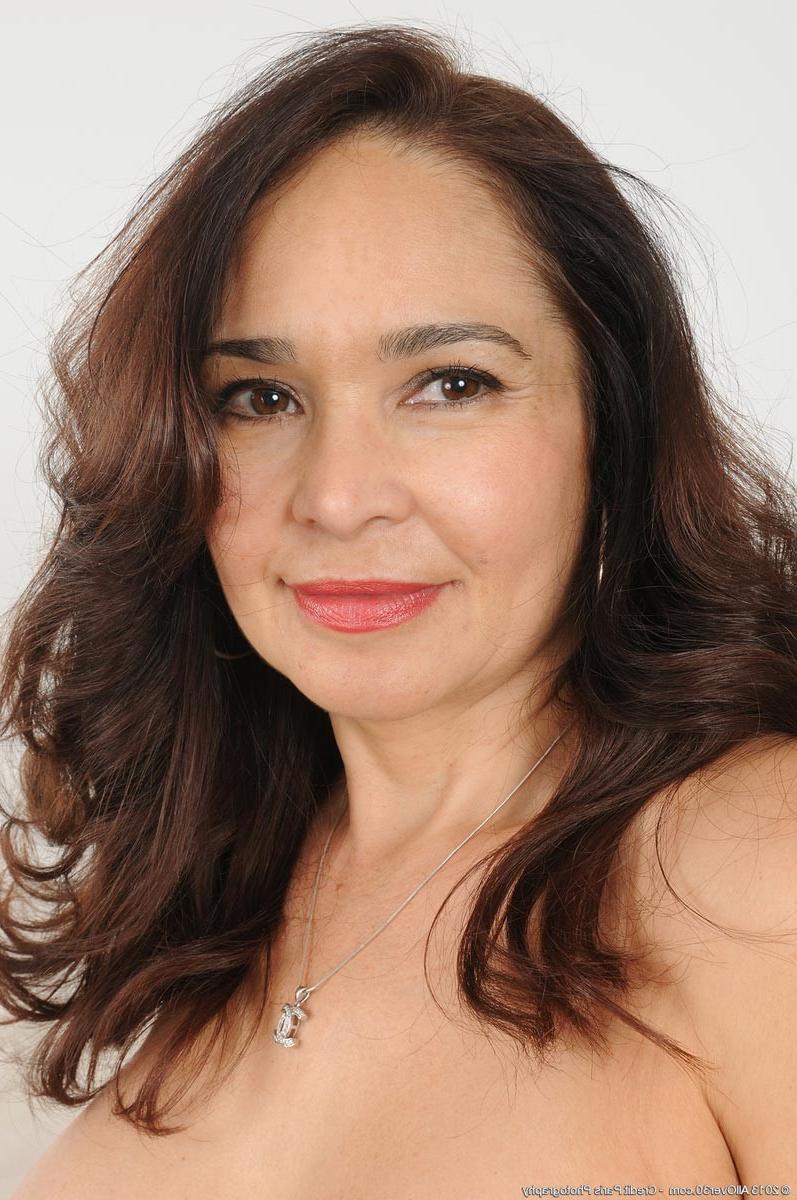 17P Hot latin milf in lingerie