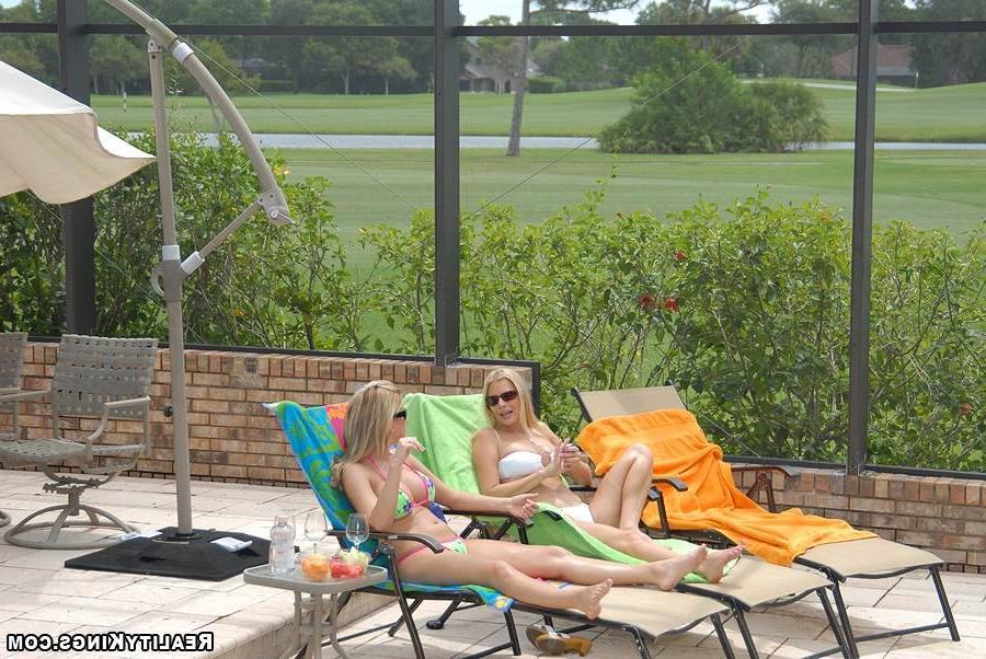 20P After sunbathing and eating pussy poolside. They take it indoors to quickly get 