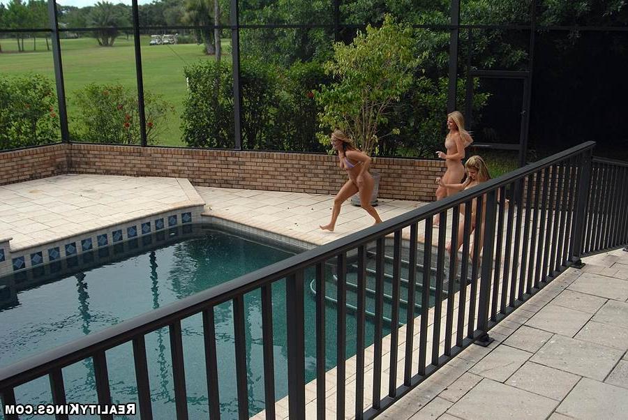 20P After sunbathing and eating pussy poolside. They take it indoors to quickly get 
