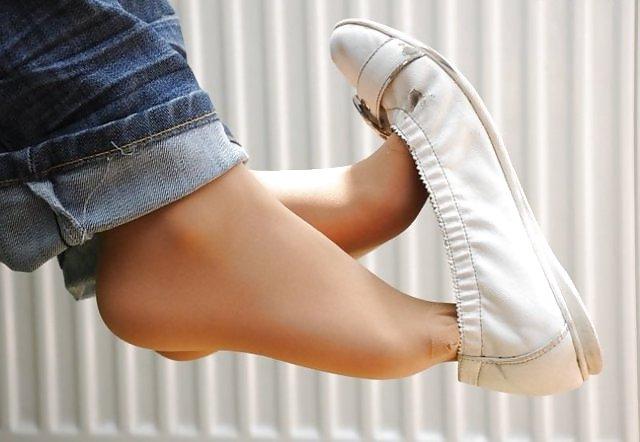 25P Mixed tights and ballerina flats.. 