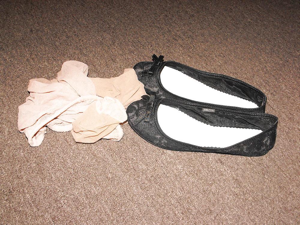 25P Mixed tights and ballerina flats.. 